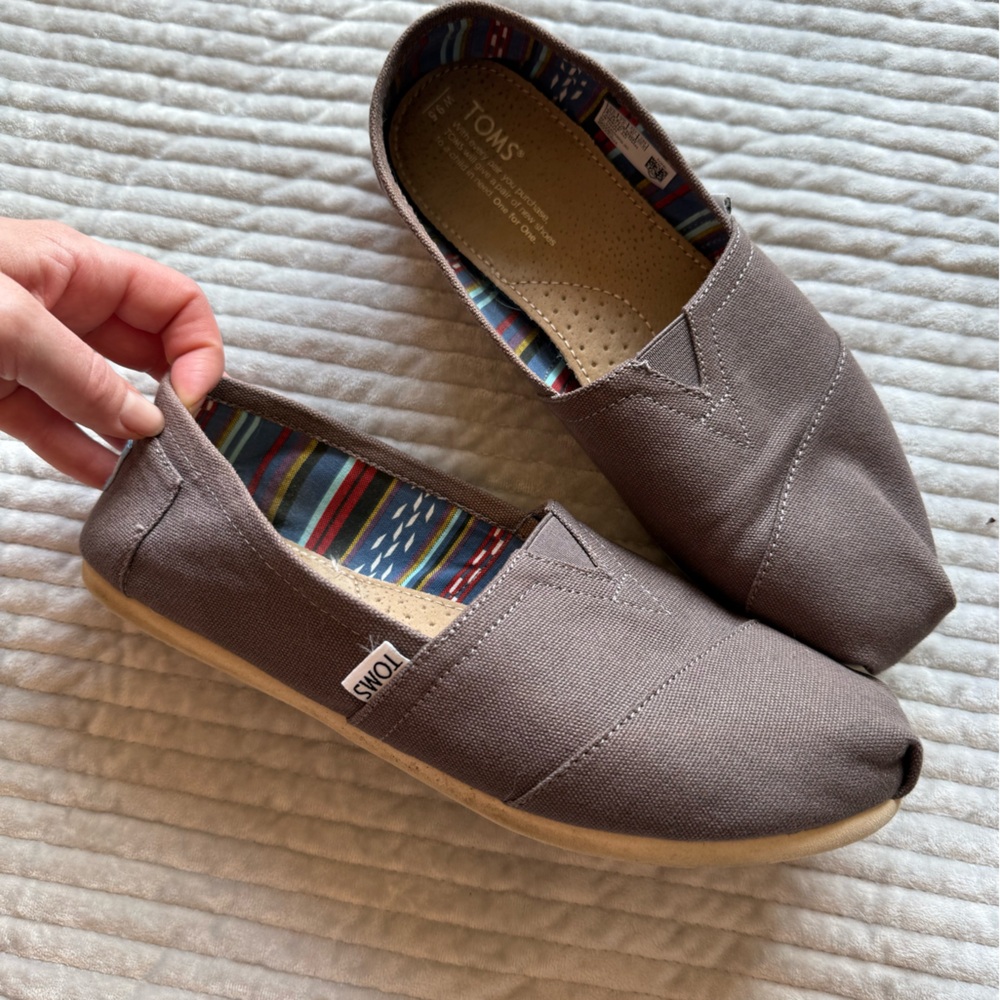 TOMS | Women’s | Gray Slip-On Shoes | size wide 9.5